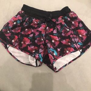 Lululemon Hotty Hot shorts with tie